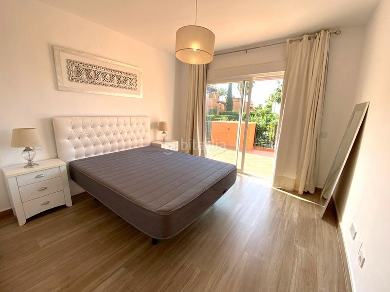 Foto 4fd2b7a4-88c7-46e5-be0c-c7326612d897. Affitto casa bifamiliare con parcheggio piscina in Estepona