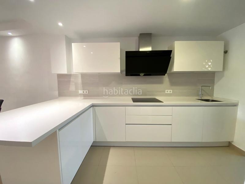Foto b579cfe5-7b12-4ef5-b3d2-7a535d83093e. Affitto casa bifamiliare con parcheggio piscina in Estepona