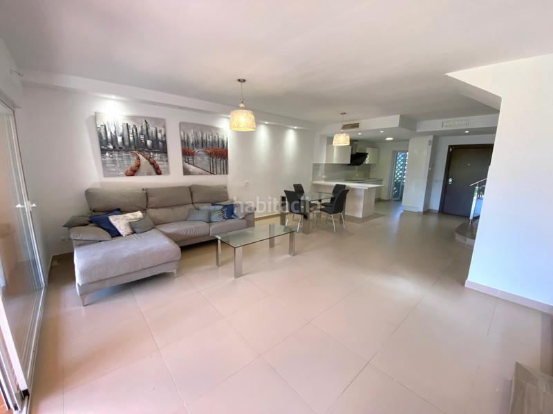 Foto cf9aa8c0-b751-4a69-bfc2-4811b33c4e89. Affitto casa bifamiliare con parcheggio piscina in Estepona