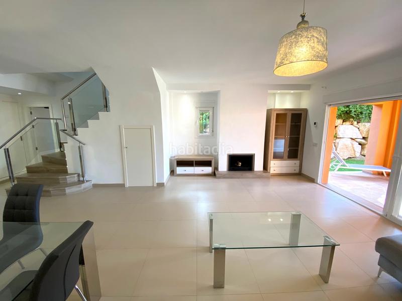 Foto 1279cdd7-6c65-4292-adc2-eb44091a06ee. Rent towny house with parking pool in Paraiso - Barronal Estepona