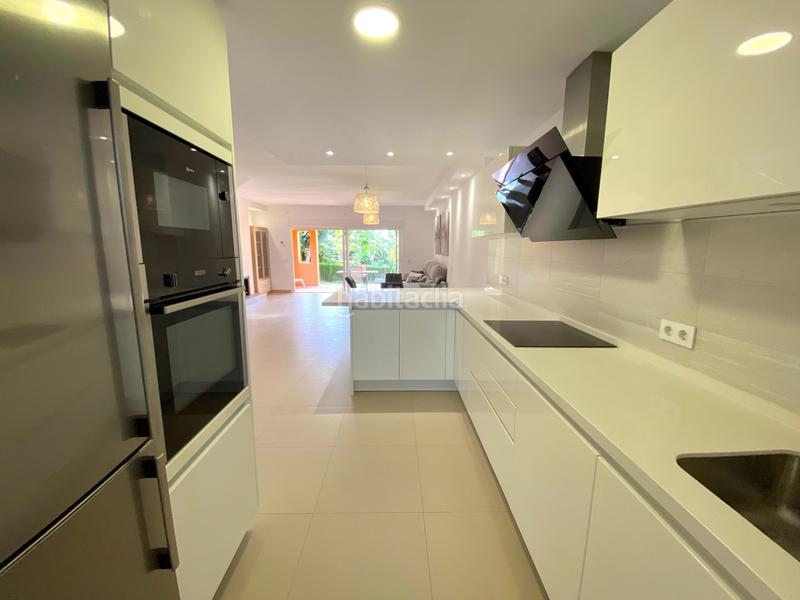 Foto f3554936-6bcc-4af9-b1c2-d1440ef17448. Rent towny house with parking pool in Paraiso - Barronal Estepona