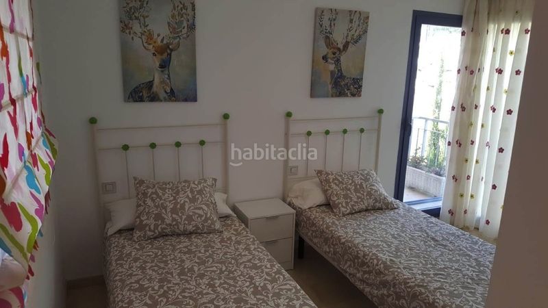 Foto 0b5724d1-4886-44c6-8563-47da1315880b. Casa aparellada amb aparcament piscina a Los Naranjos Marbella