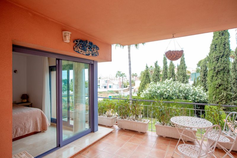 Foto 4f67981a-d918-4a4c-8c4e-3b492194b31a. Casa aparellada amb aparcament piscina a Los Naranjos Marbella