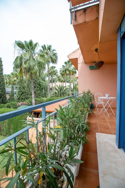 Foto 894d81d2-17e2-4e0e-8244-51f7d5d90aea. Casa aparellada amb aparcament piscina a Los Naranjos Marbella