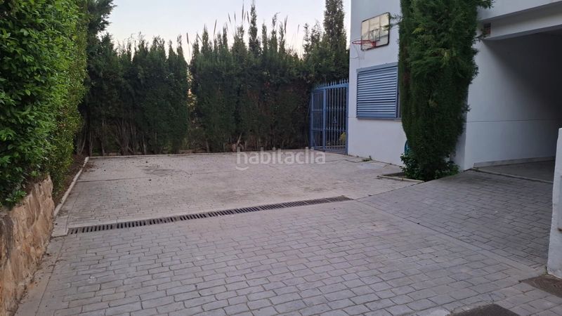Foto d0717f6b-c08f-4ac5-a024-56a94b01a721. Casa aparellada amb aparcament piscina a Los Naranjos Marbella