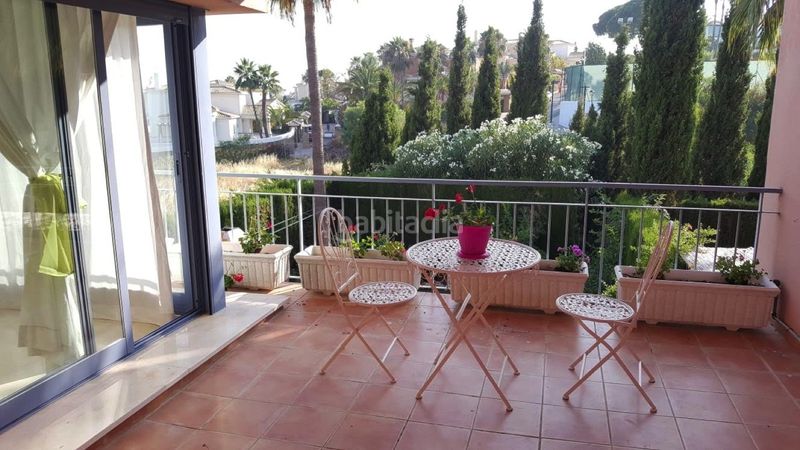 Foto f7f5be0e-3075-4ac2-b259-8a749e47eb7b. Casa aparellada amb aparcament piscina a Los Naranjos Marbella
