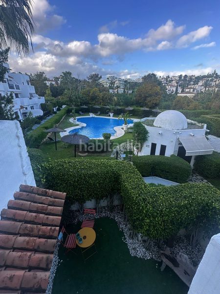Foto f83a5fb3-30bc-46a6-b39e-1ab252c31c0f. Apartament amb aparcament piscina a La Concha - Resina Golf Estepona