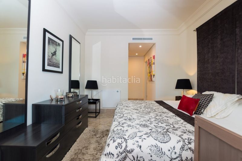 Foto 23868610-76c9-4405-b50e-13c9677ef516. Apartament amb aparcament piscina a Nueva Andalucía centro Marbella