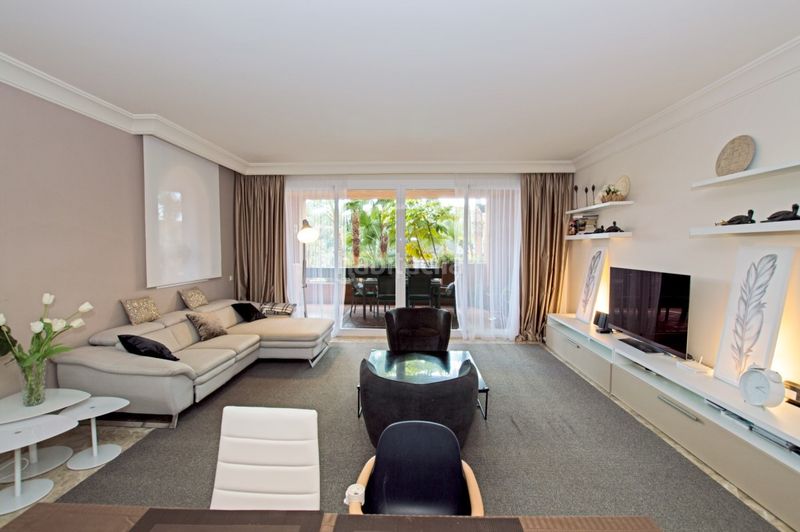 Foto 896935ef-3c44-47f8-8c99-aed03b72b374. Apartament amb aparcament piscina a Nueva Andalucía centro Marbella