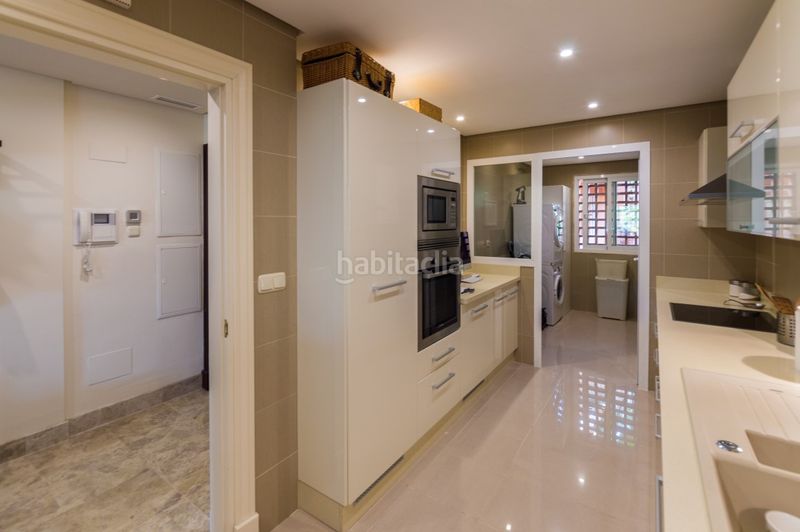 Foto 9b7c5f2b-e8ac-4656-bfe0-1e1a0b9eb0ca. Apartament amb aparcament piscina a Nueva Andalucía centro Marbella