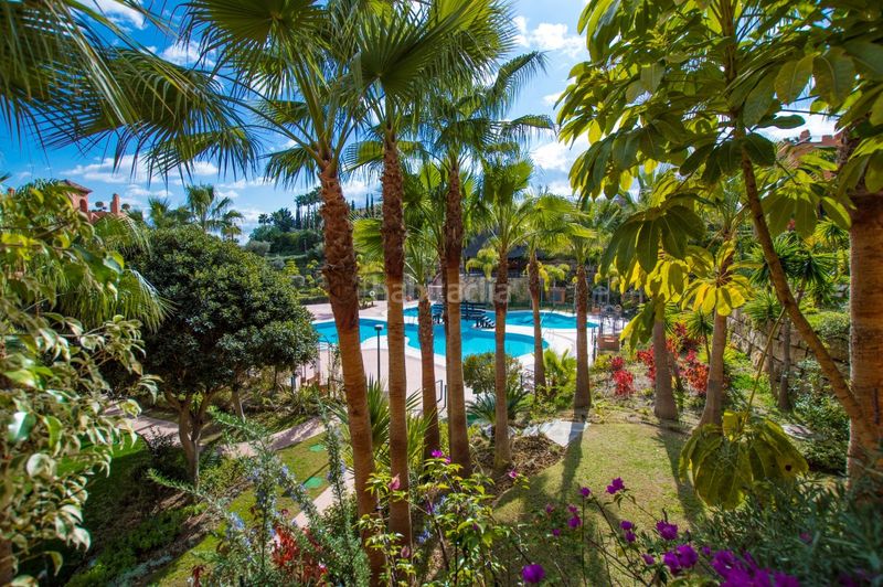 Foto ce97dc8a-0be6-4b04-92fb-6f228f4e2eb7. Apartament amb aparcament piscina a Nueva Andalucía centro Marbella