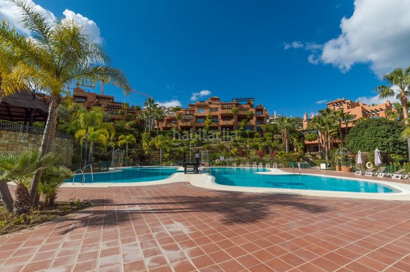 Foto d940f615-0346-4893-9bd3-6a6c6f3f999f. Apartament amb aparcament piscina a Nueva Andalucía centro Marbella