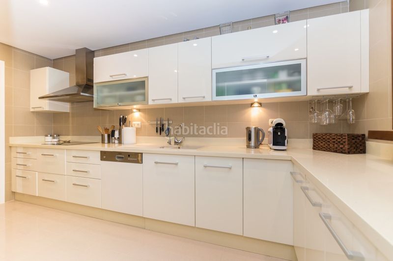 Foto f03e59a6-04f1-4ab5-a380-8e1596e75cad. Apartament amb aparcament piscina a Nueva Andalucía centro Marbella