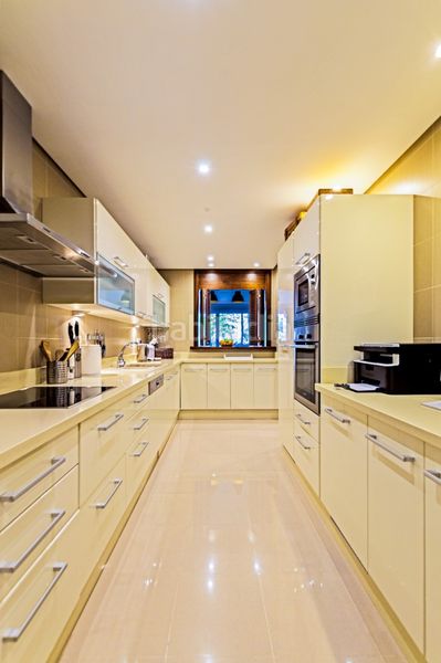 Foto f7d979ef-03a6-47e6-95b9-d80dfd215627. Apartament amb aparcament piscina a Nueva Andalucía centro Marbella