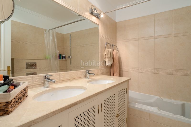 Foto 429f6729-ff0b-42af-8afb-6e36bef378fa. Casa adossada amb aparcament piscina a Nueva Atalaya Estepona