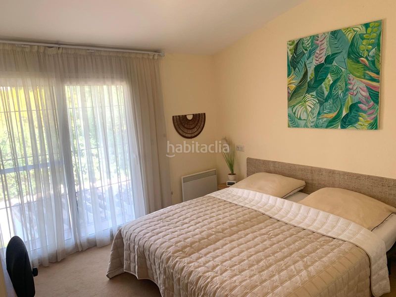 Foto c8f790a0-2608-4c8e-9ed9-3011506a3489. Casa adossada amb aparcament piscina a Nueva Atalaya Estepona