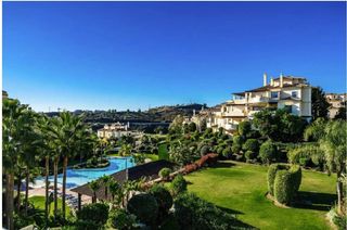 Ground floor in Los Arqueros  - Puerto del Almendro. Espectacular bajoesquinero reformado con vistas al golf y montañ