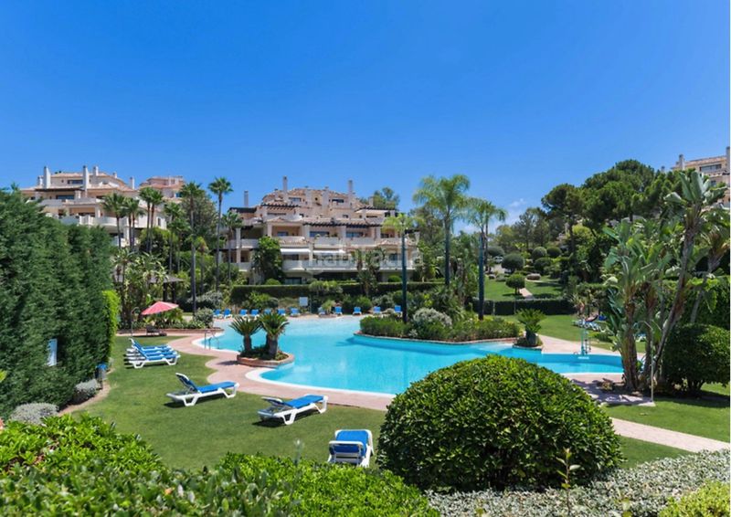 Foto 7f716538-8df5-410f-b1eb-295bf5ce5e51. Planta baixa amb aparcament piscina a los arqueros - puerto del almendro Benahavís