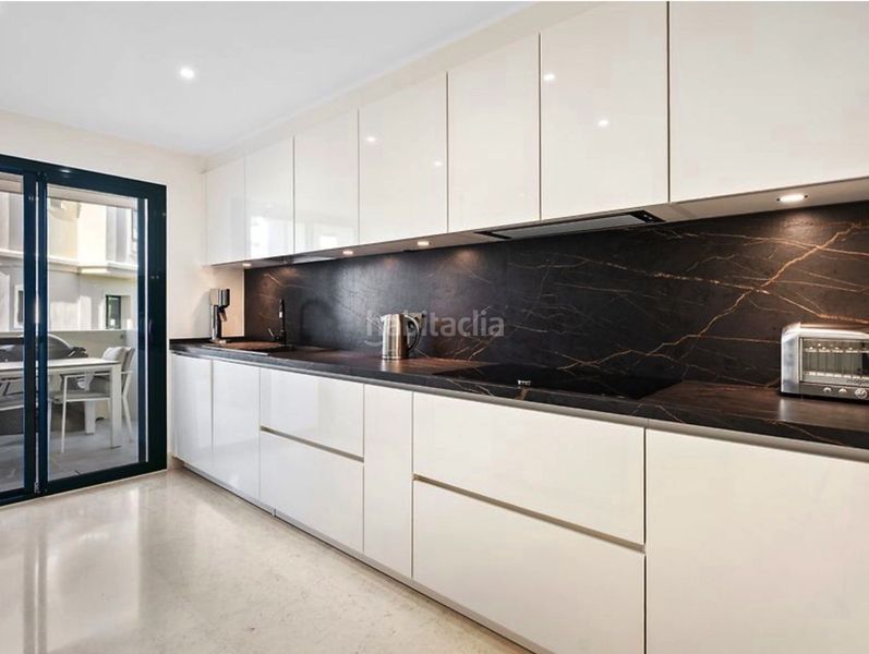 Foto e2cb3bf7-ea90-4c7a-9621-75054178be10. Planta baixa amb aparcament piscina a los arqueros - puerto del almendro Benahavís