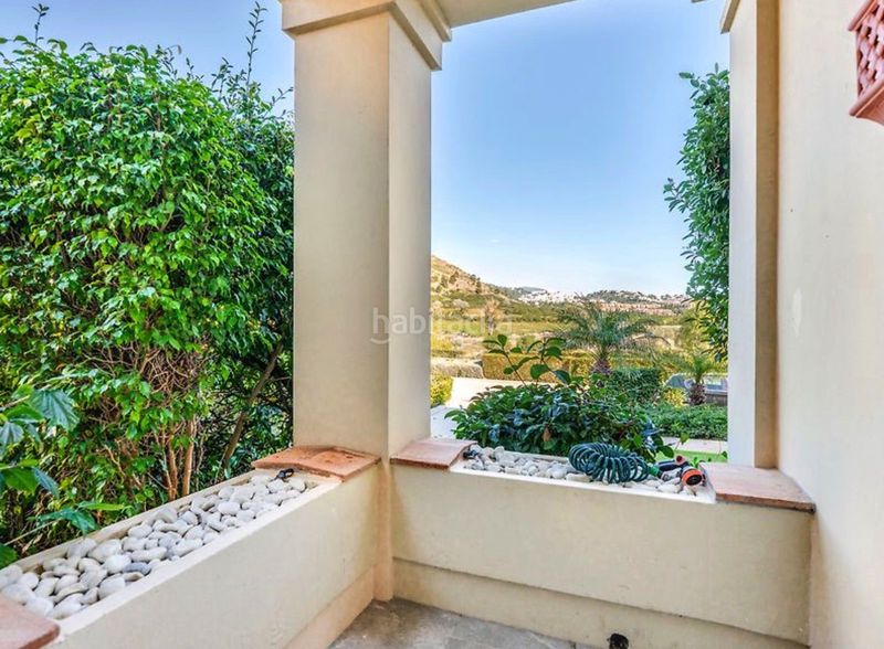 Foto f1e0b8b8-612a-4ca2-9eaa-c1b71adc4e24. Planta baixa amb aparcament piscina a los arqueros - puerto del almendro Benahavís