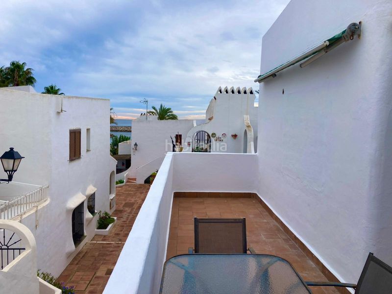 Foto d5fb6f4e-1165-4abe-8728-6d3b5518a43a. Casa aparellada a Puerto de la Duquesa Manilva