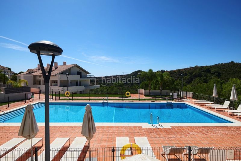 Foto 2ae9e8f6-bc46-4eea-b7dd-9c89e32db31b. Planta baixa amb aparcament piscina a La Concha - Resina Golf Estepona