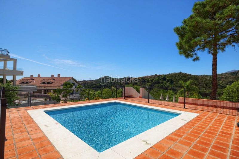 Foto 5532fbde-3b31-464a-bfa4-3f0f88a3950d. Planta baixa amb aparcament piscina a La Concha - Resina Golf Estepona