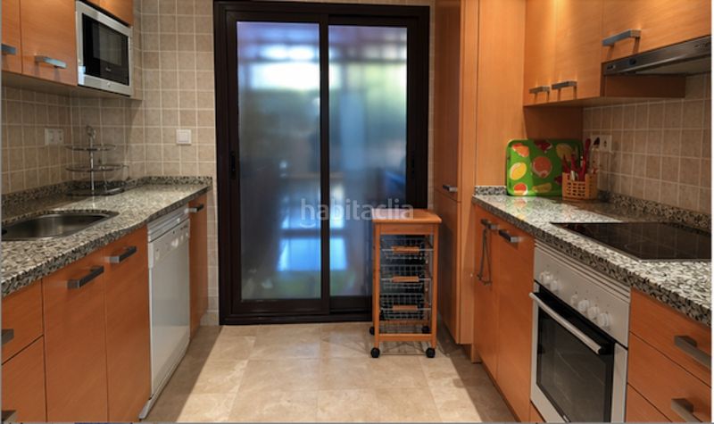 Foto 30bf5bd5-7e9f-44ac-a272-b2f21af0de7c. Apartament amb aparcament piscina a Buenas Noches Estepona