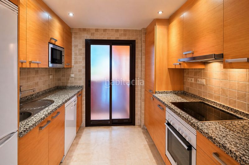Foto c7682d7a-5c8a-4ff2-9e62-710958c028a3. Apartament amb aparcament piscina a Buenas Noches Estepona