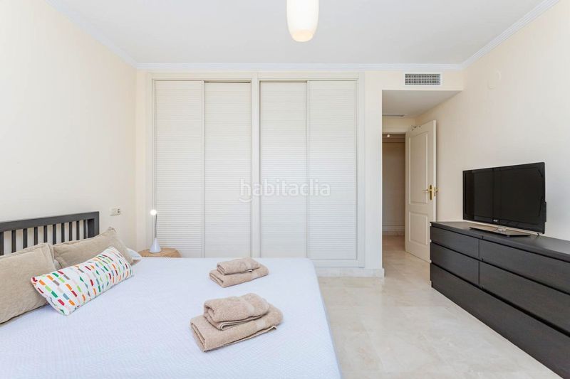 Foto f6e01504-da81-4ddb-b11e-925d9e5c0566. Planta baixa amb calefacció aparcament piscina a Marbella