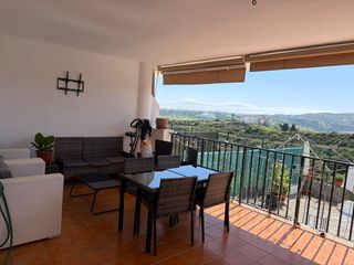 Casa aparellada a Doña Julia Golf. Chalet adosado con espectaculares vistas al mar, montaña y campo