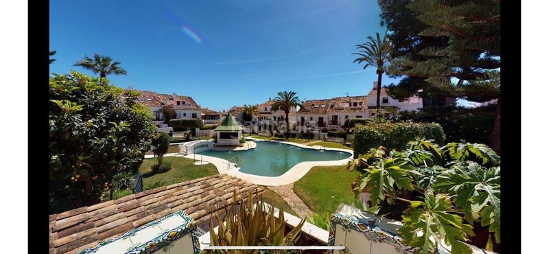 Foto 5cb42755-fb2f-48a1-ae5a-8a5e39ce8a9c. Casa aparellada amb aparcament piscina a Valdeolletas - Las Cancelas - Xarblanca Marbella