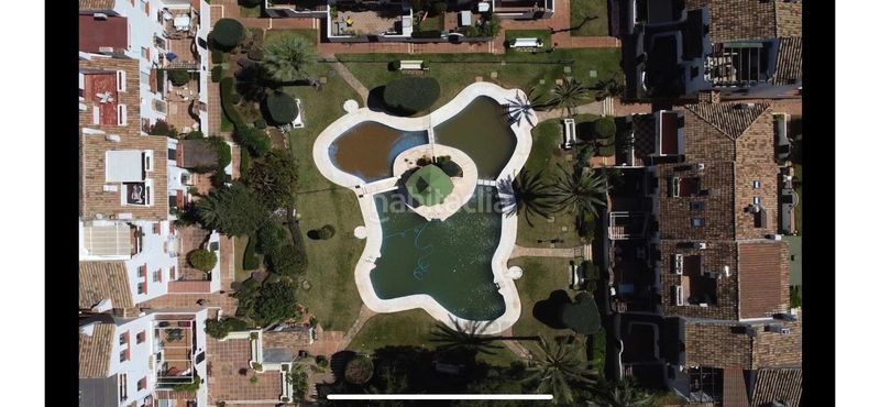 Foto 90fe8474-834d-475d-a48c-3432d62bada3. Casa aparellada amb aparcament piscina a Valdeolletas - Las Cancelas - Xarblanca Marbella