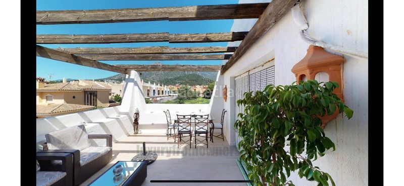 Foto a35ee0c5-9c7b-4a55-bf51-66253364aa4c. Casa aparellada amb aparcament piscina a Valdeolletas - Las Cancelas - Xarblanca Marbella