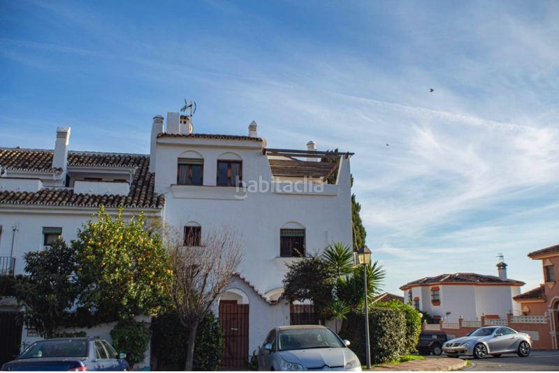 Foto fabc62ef-ac2a-49c8-adb7-e50b6c06b2d4. Casa aparellada amb aparcament piscina a Valdeolletas - Las Cancelas - Xarblanca Marbella