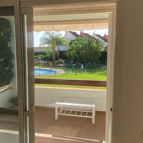 Foto cd3abb63-9a92-428a-b1eb-6cada5a1e121. Casa adossada amb aparcament piscina a La Concha - Resina Golf Estepona