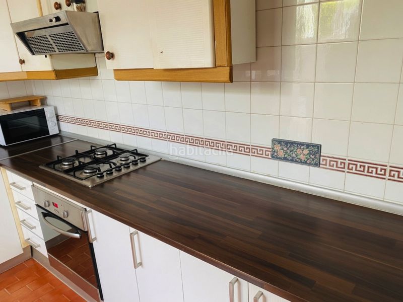 Foto 412e51a2-81a0-4608-a291-6f7a844d01b8. Casa aparellada amb aparcament a Nueva Atalaya Estepona