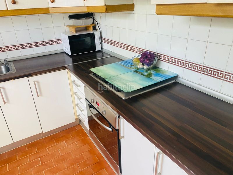 Foto dffbc673-7a07-4273-840f-b2e62506bd28. Casa aparellada amb aparcament a Nueva Atalaya Estepona