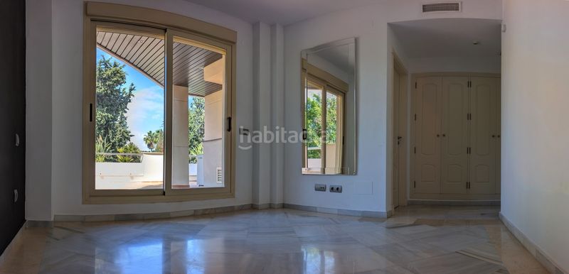 Foto f7e3b5e0-f390-45c5-804a-b1d3f5e7ffc5. Planta baixa amb aparcament piscina a Aloha Marbella