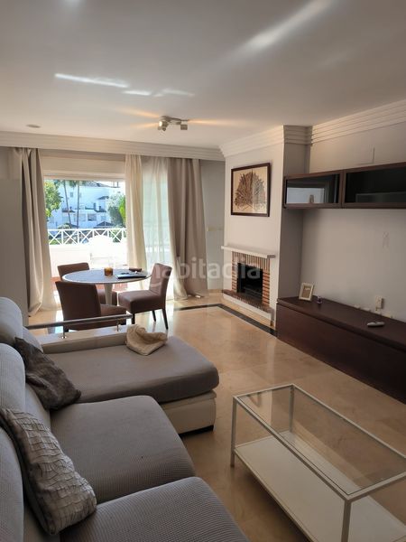 Foto c672fb9f-9f87-4e0f-86ac-a8a99677f4ec. Apartament amb aparcament piscina a Río Real Marbella