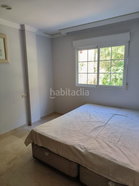 Foto ccdd9601-3e8b-480f-966d-7588cb3b2fa9. Apartament amb aparcament piscina a Río Real Marbella