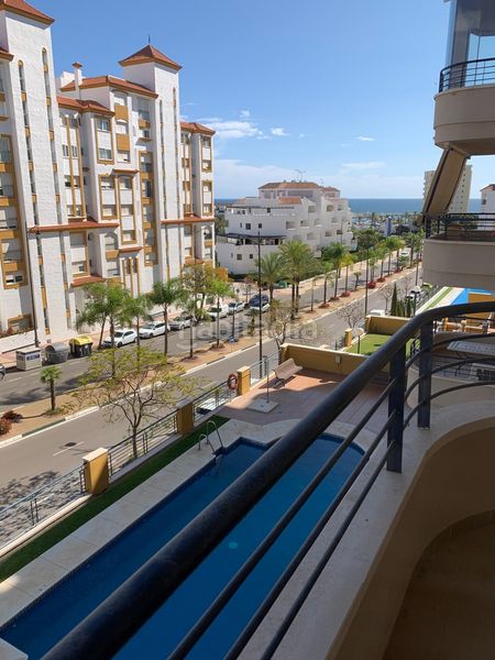Foto 2edcb30b-e5aa-4694-a4be-6f4d6a4a22ca. Apartament amb aparcament piscina a puerto de Estepona Estepona