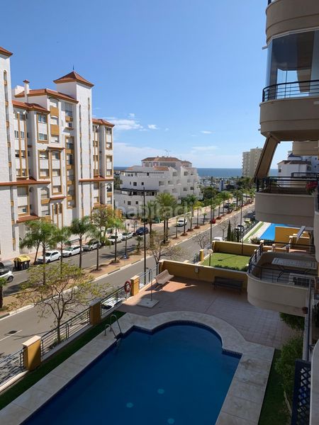 Foto 4921c70d-6994-42bd-a67a-42c98cb8bb05. Apartament amb aparcament piscina a puerto de Estepona Estepona
