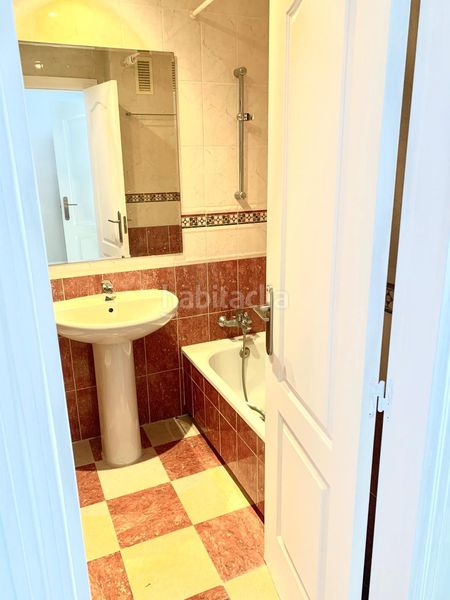 Foto 83aa9a7c-4faf-491f-bf26-8bb6734a8408. Apartament amb aparcament piscina a puerto de Estepona Estepona