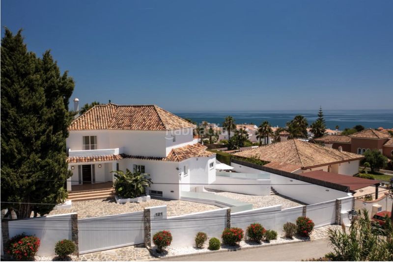 Foto 228de24c-af88-4d26-bc11-c95d8b385d7e. Casa amb aparcament piscina a Guadalobón Estepona
