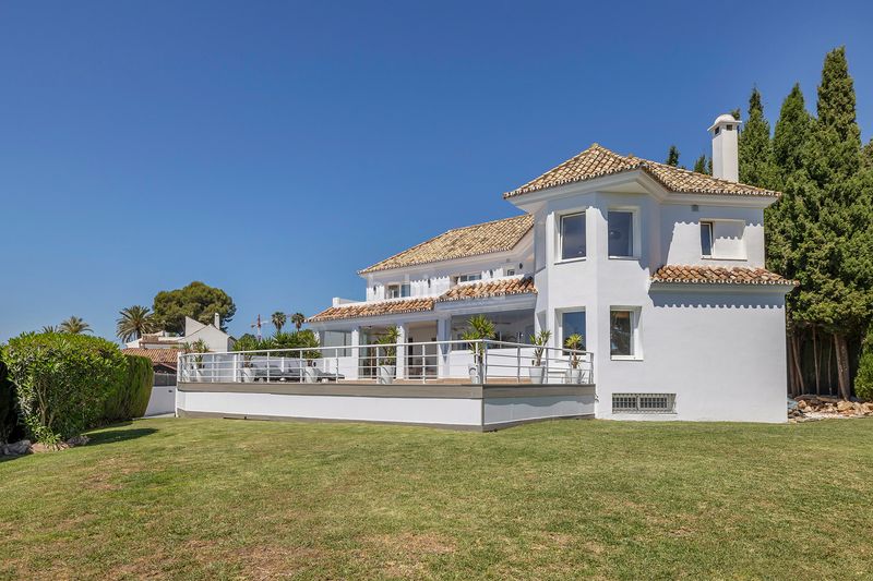 Foto 49c627d5-8de0-4eb7-8674-aab84e90a9d6. Casa amb aparcament piscina a Guadalobón Estepona