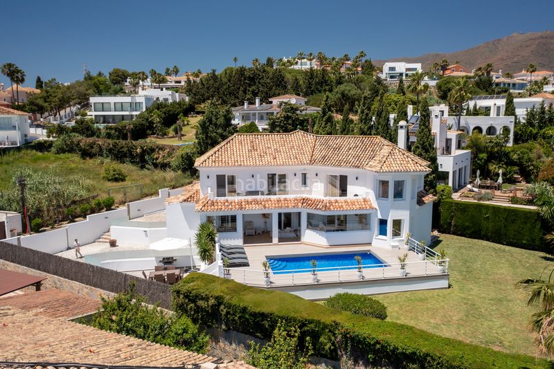 Foto 84d40c44-be61-417d-a707-8c41fc9d761a. Casa amb aparcament piscina a Guadalobón Estepona