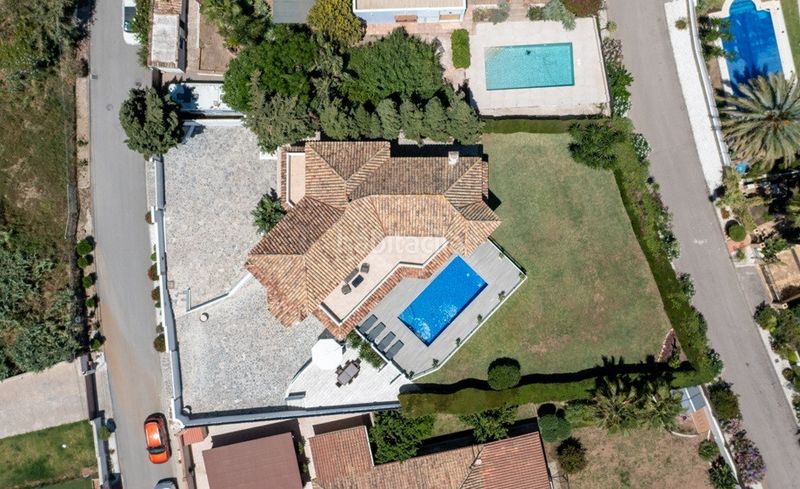 Foto fcd18255-5e77-4b1d-8e26-981f2d8515ca. Casa amb aparcament piscina a Guadalobón Estepona