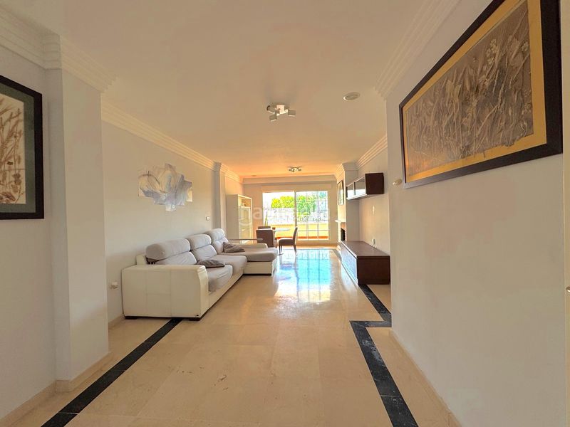 Foto 17ee2d9e-1df8-4527-b5ca-f1fcbb069090. Apartament amb aparcament piscina a Río Real Marbella