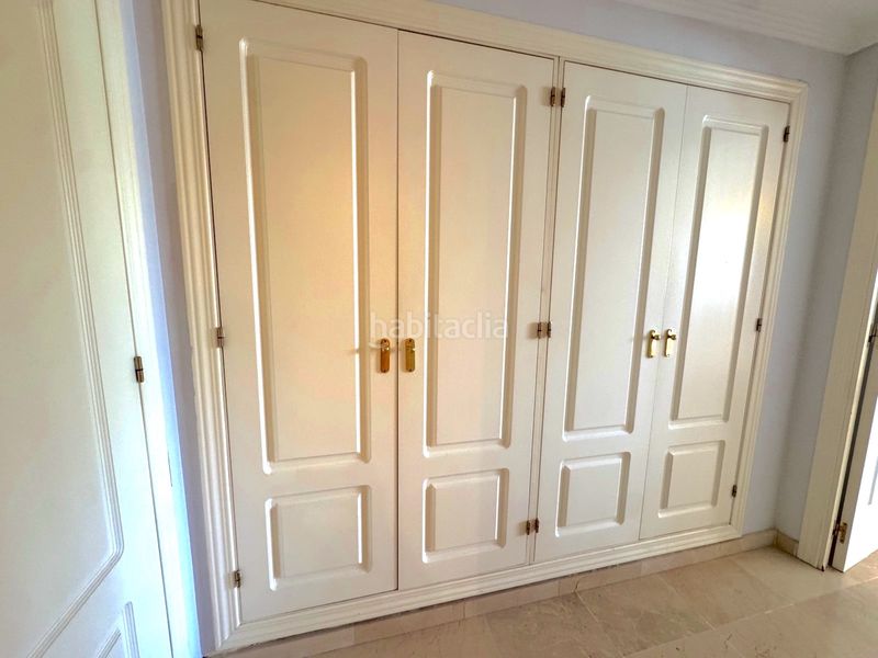Foto a9eb80a1-9b3f-4c52-84d6-debd7933fc6a. Apartament amb aparcament piscina a Río Real Marbella
